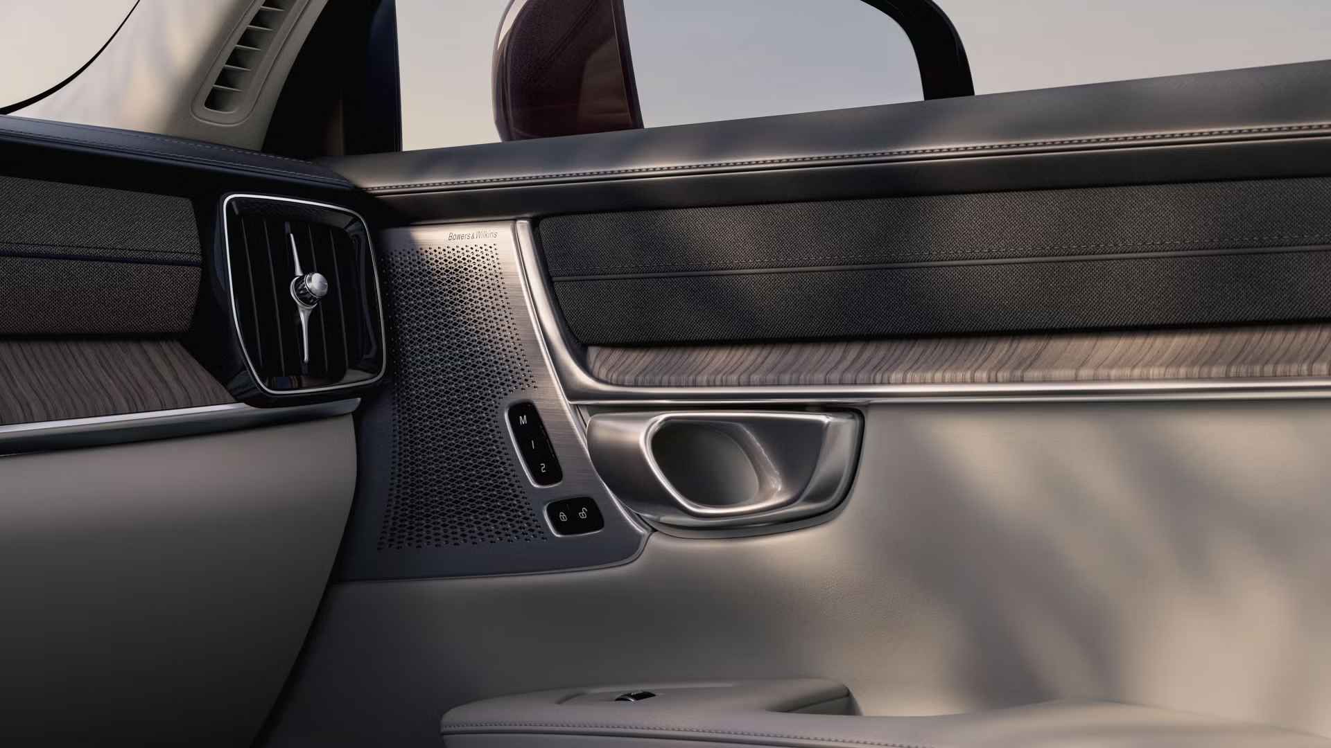 s90_noi_that_interior-gallery-5-16x9_39_11zon