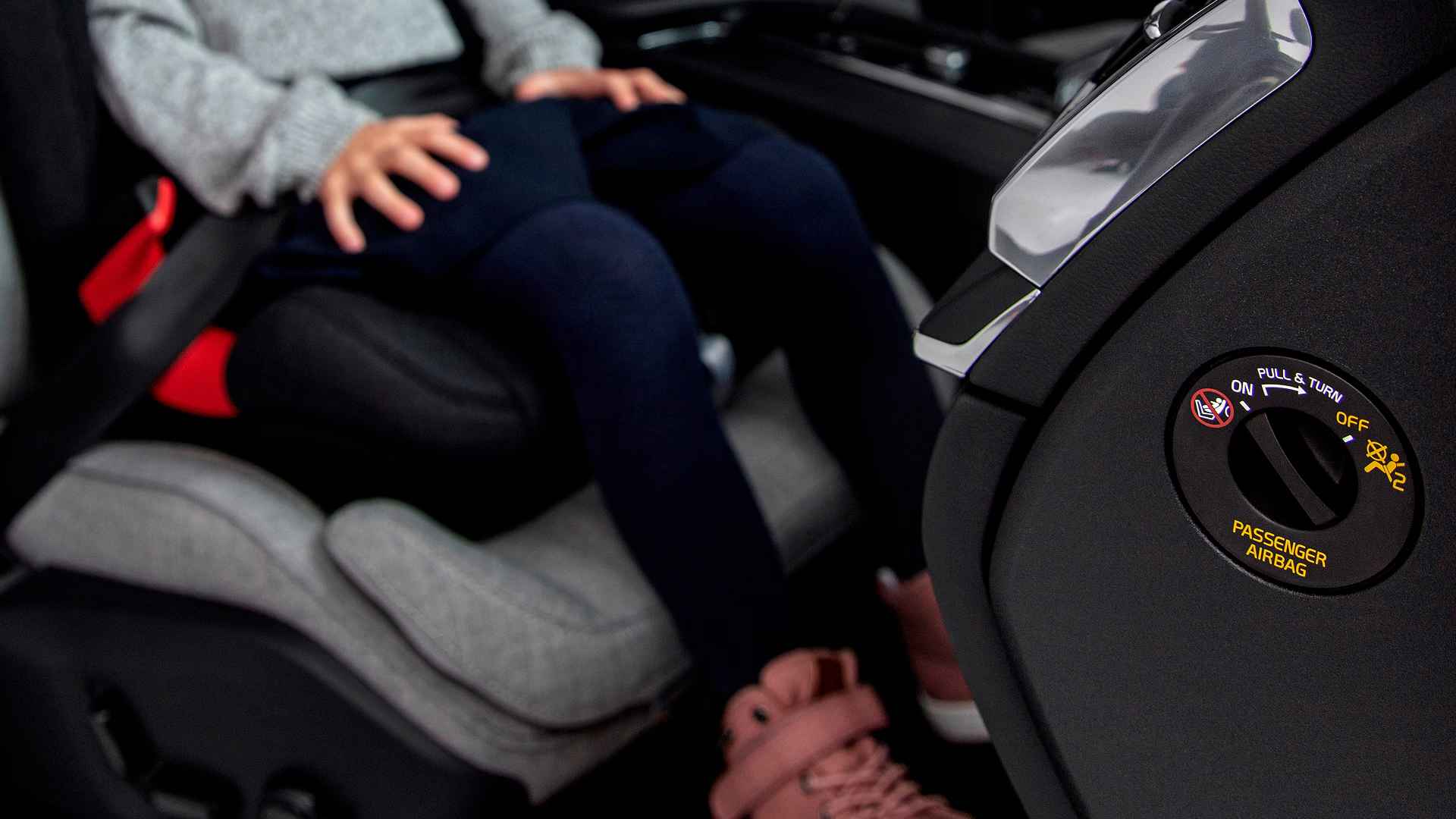 s90_tre_em_tui_khi_Passenger_airbag_cut_off_switch_HD_66_11zon